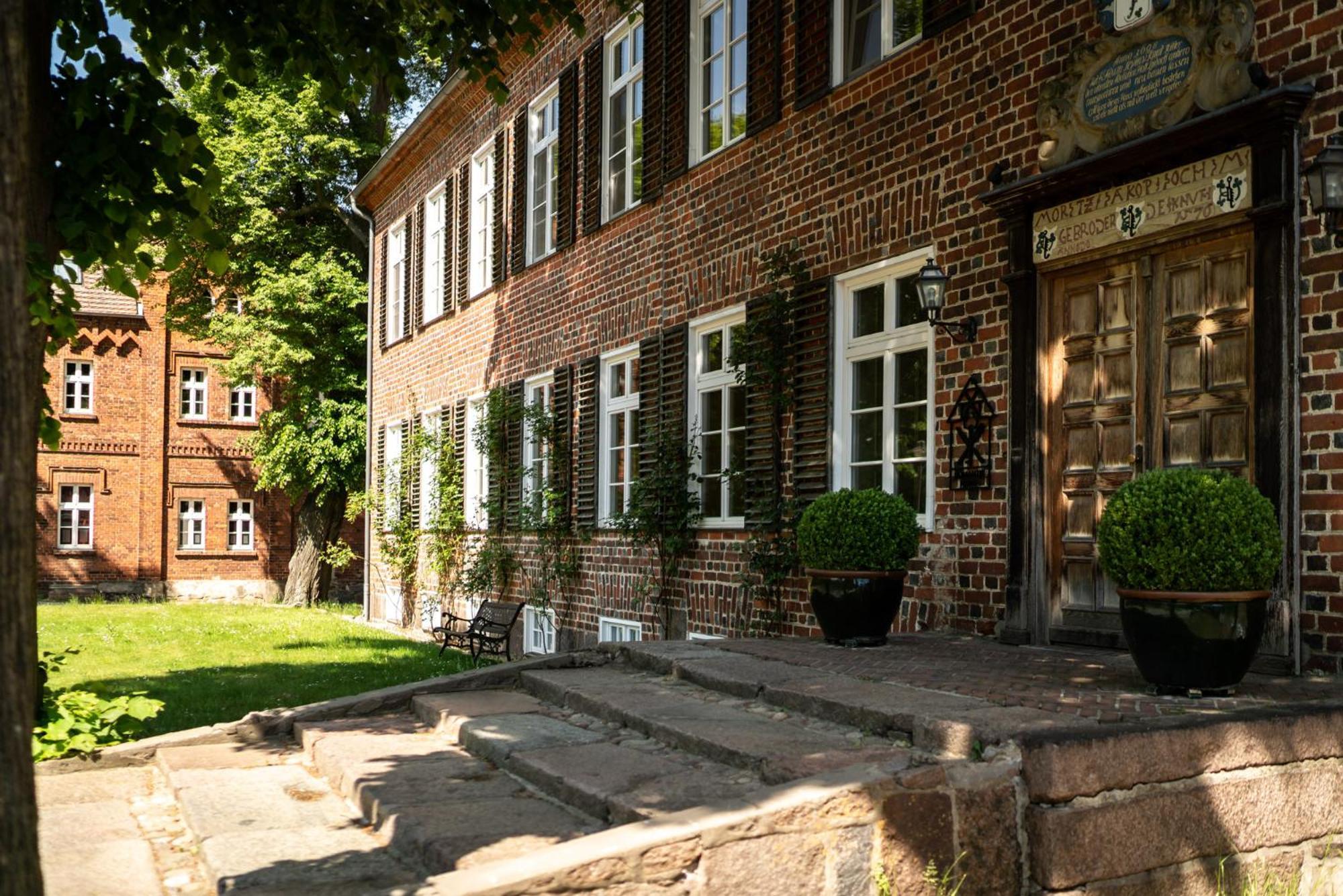 Romantik Hotel Gutshaus Ludorf Extérieur photo
