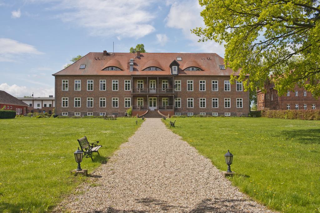 Romantik Hotel Gutshaus Ludorf Extérieur photo